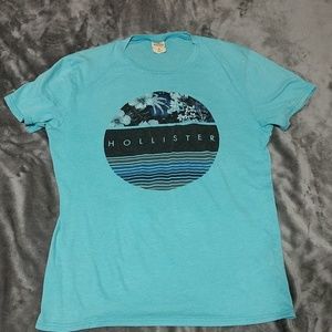 Hollister must have graphic tee